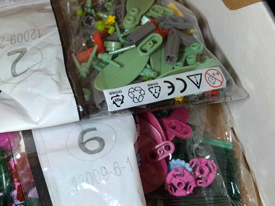 NOU TIP brand Le go  Buchet flori  Frumos roz 10342