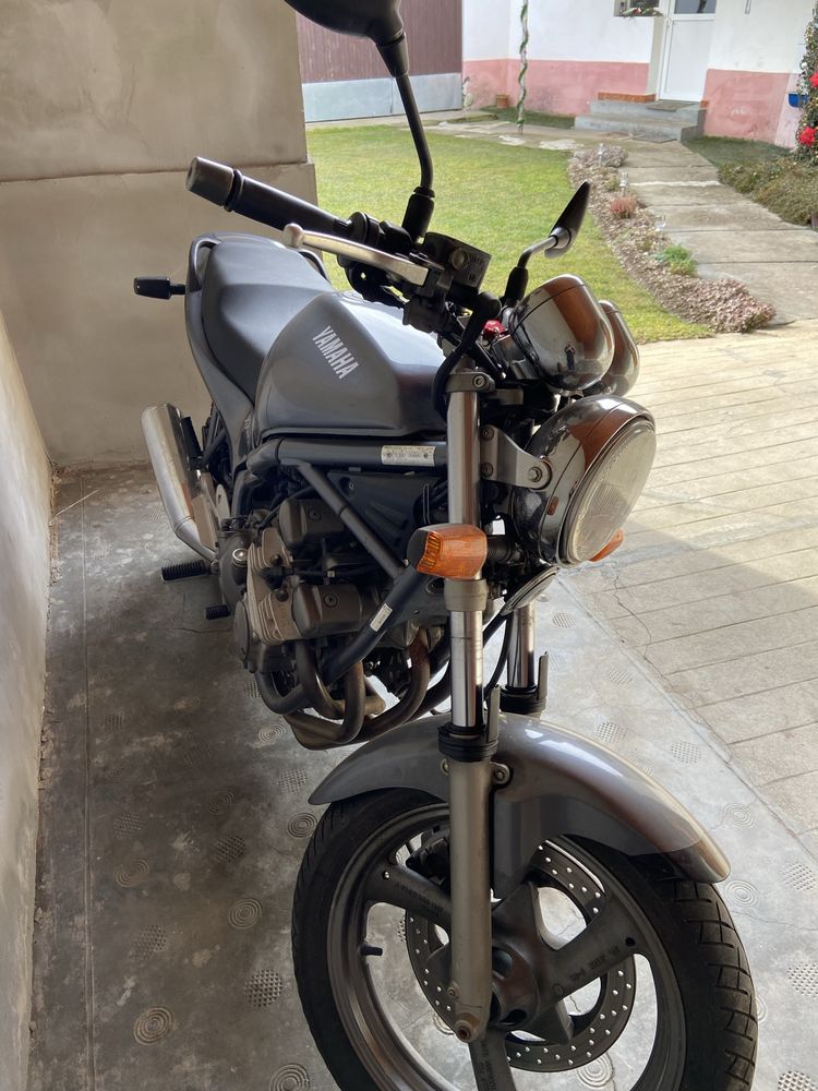 Vind motocicleta YAMAHA 600
