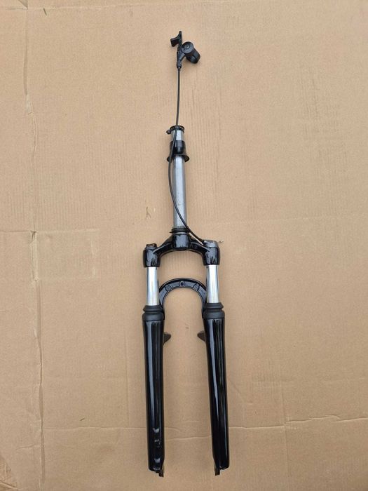 Furca SunTour XCM , sistem blocare pop-lock, 26 inch