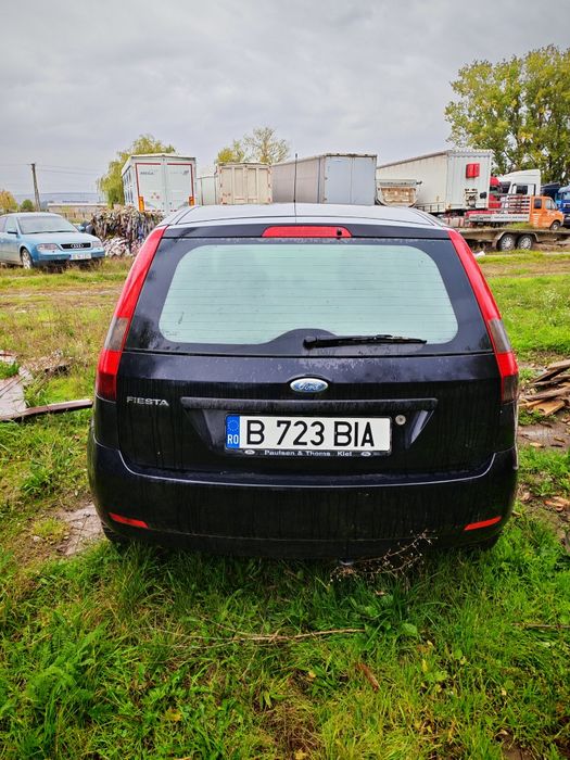 Vând Ford Fiesta