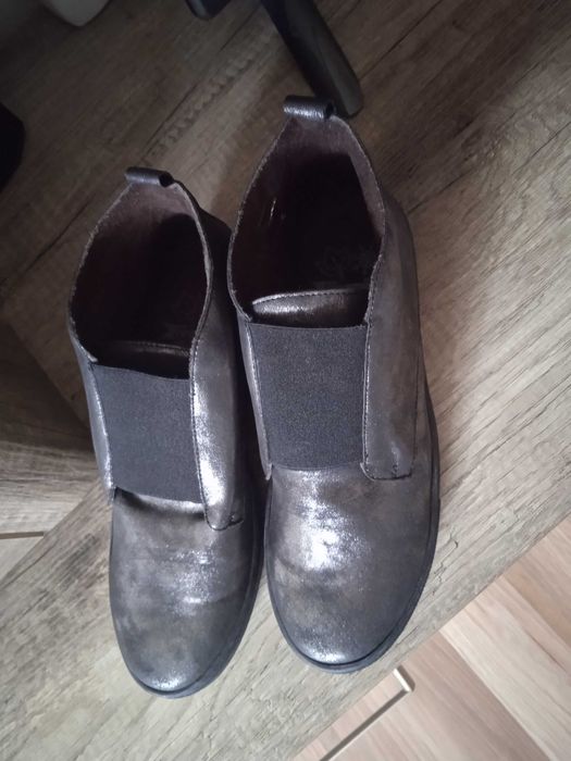 Ghete piele bronz, noi