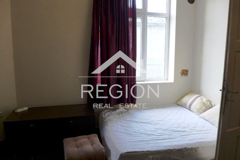 Дава се под наем Двустаен апартамент в Варна, ЖП Гара - 45 кв.м за 350 € - Снимка #2