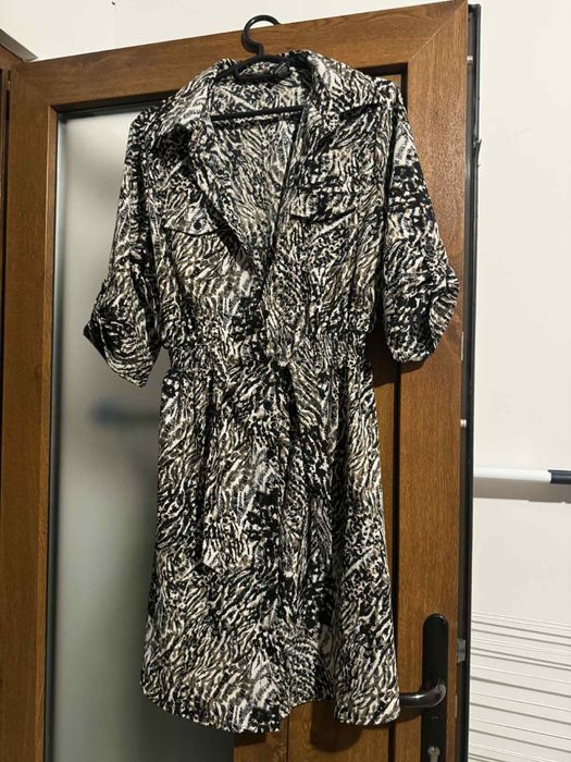 Vand rochie frumoasa