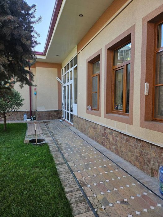 Продаётся УЧАСТОК 5,3 соток 7 комнат на 300м2 Ор-р: ресторан Караван