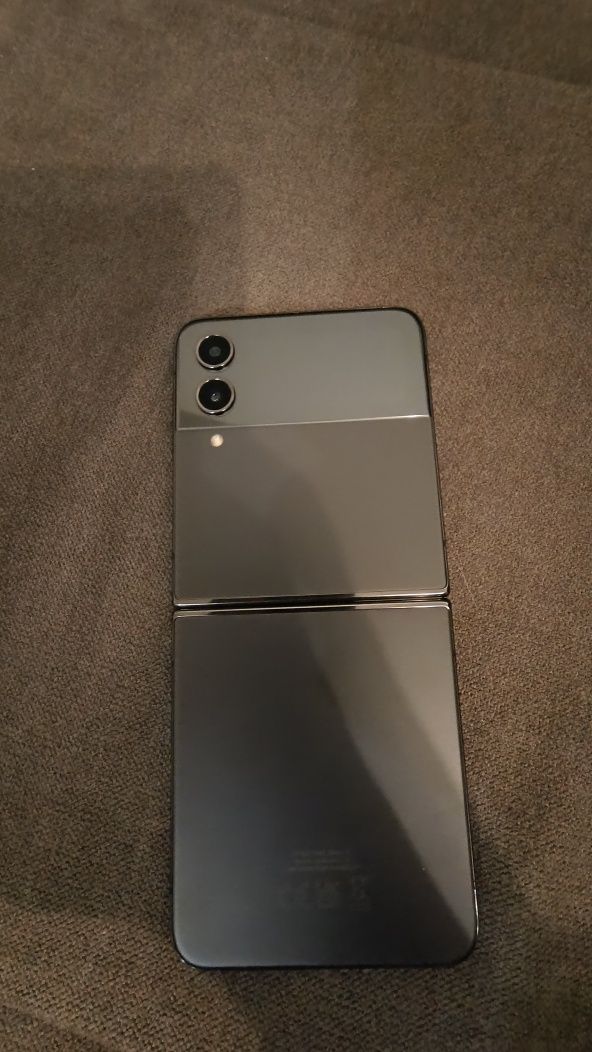 Samsung Galaxy Z Flip 4
