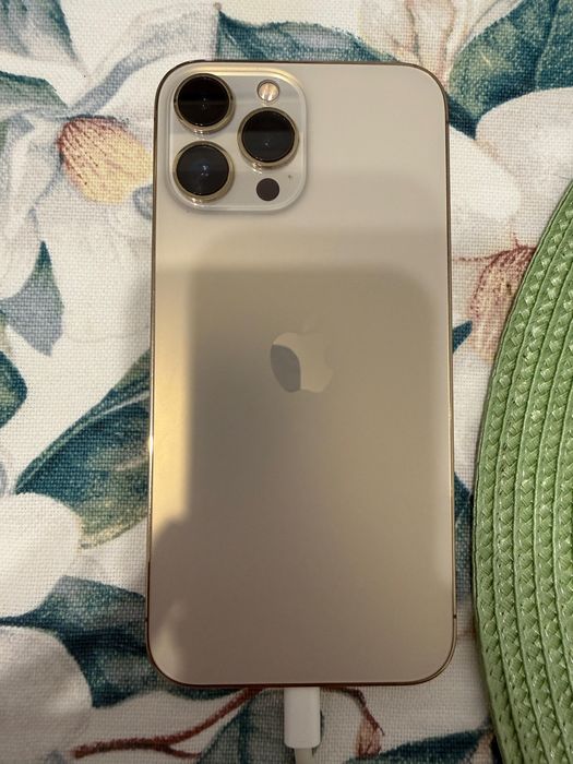 Продам Iphone 13 pro max(золотой)