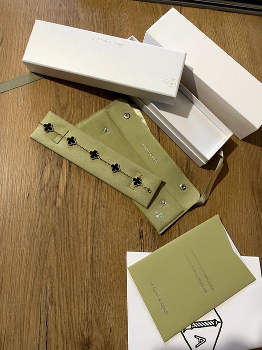 Van Cleef & Arpels - Bratara Gold Black