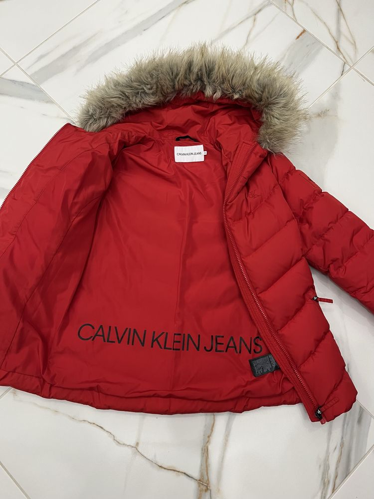 Calvin Klein Jeans червено зимно яке