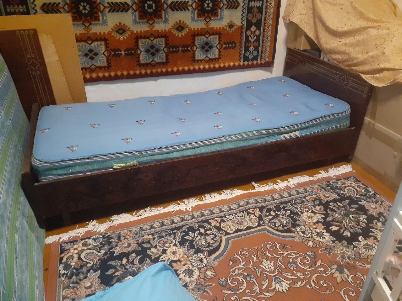 Импортная Двухспальная кровать, можно раздельно . С матрасами .