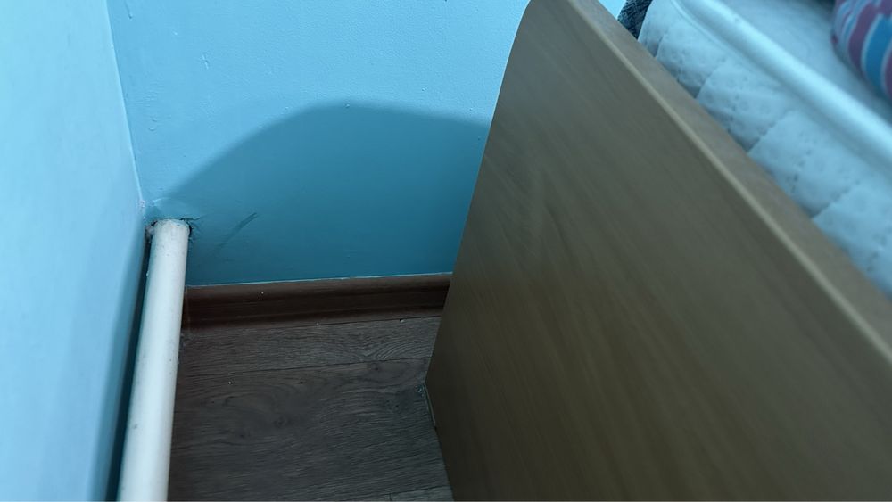 Продам кровать в отличном состоянии, матрас новый, полуторка.
