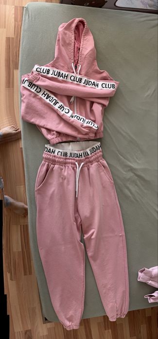 Продавам дънки и комплекти