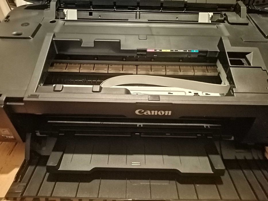 Продава  се чисто нов печат А2,А3 цветно,,черно бяло с пълнители