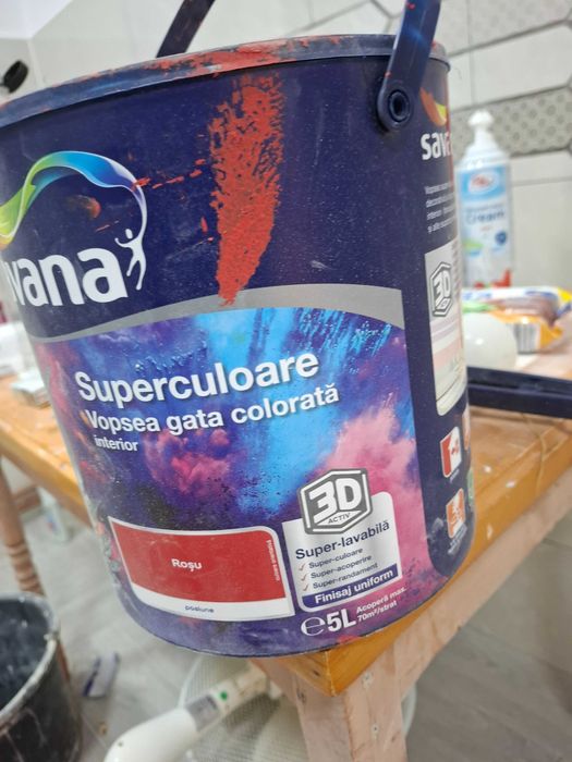 Vand vopsea lavabila rosie