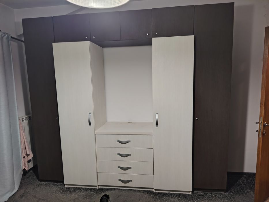 Dulap dormitor maro cu alb!