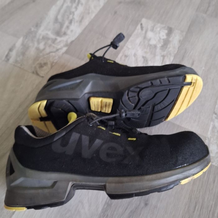 Bocanci de lucru cu bombeu Uvex nr 43