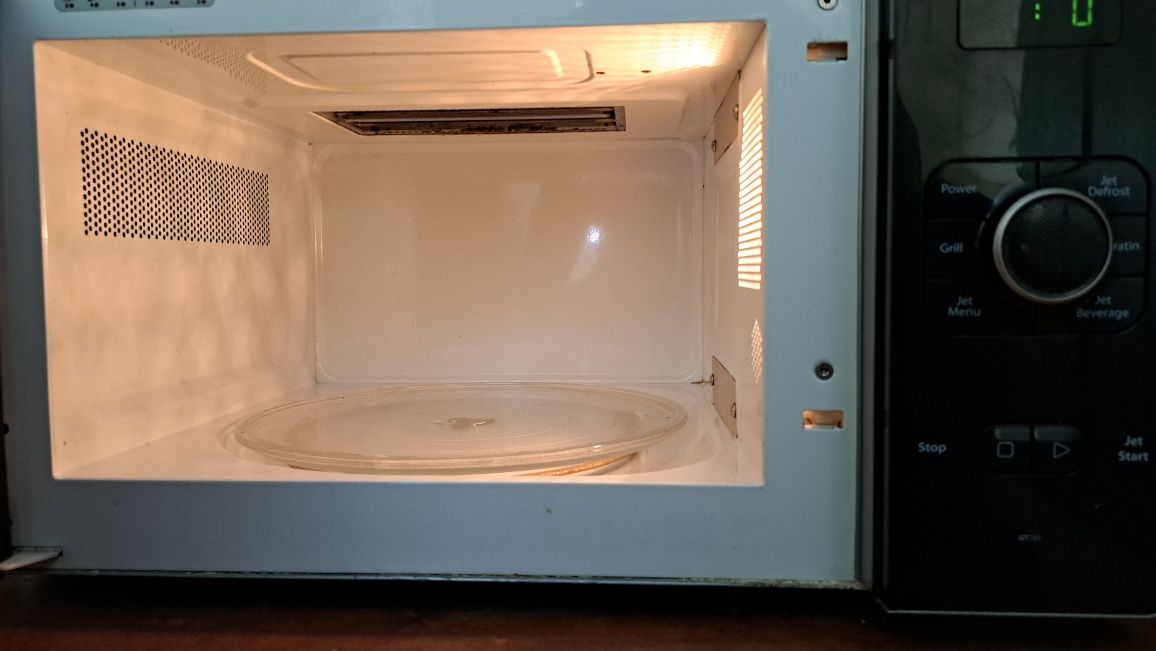 Микровълнова фурна с грил Whirlpool