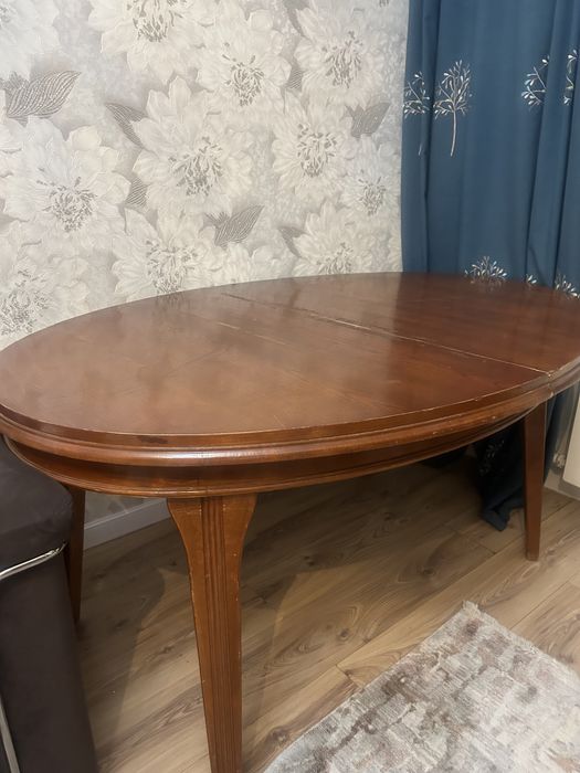 Продам стол в госьтную