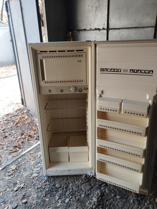 Xaladelnik sotiladi holati zor