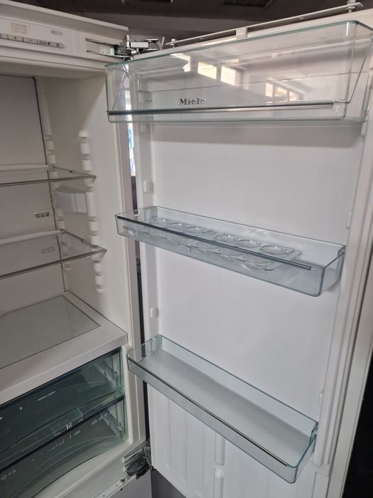 Хладилник за вграждане Miele A++