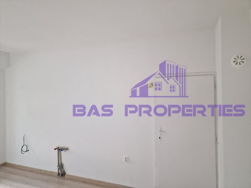 Продава се Тристаен апартамент в София, Толстой - 64 кв.м за 2157 €/кв.м - Снимка #7