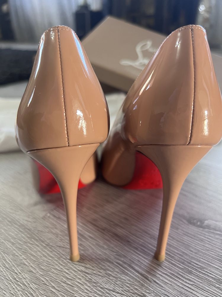 Pantofi Christian Louboutin kate nude