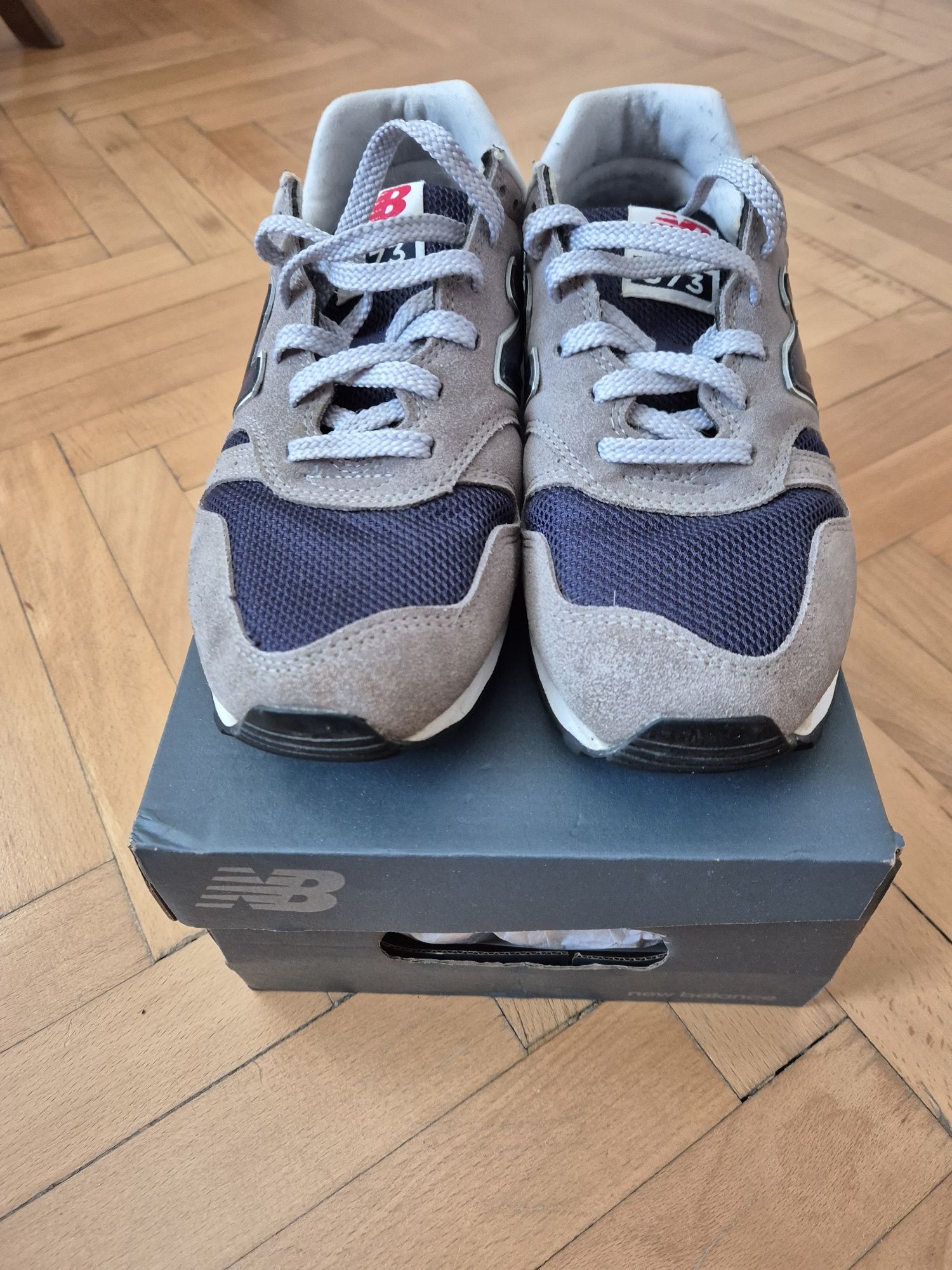 НАМАЛЕНИЕ! Оригинални кецове / маратонки New Balance 373  / номер 40,5