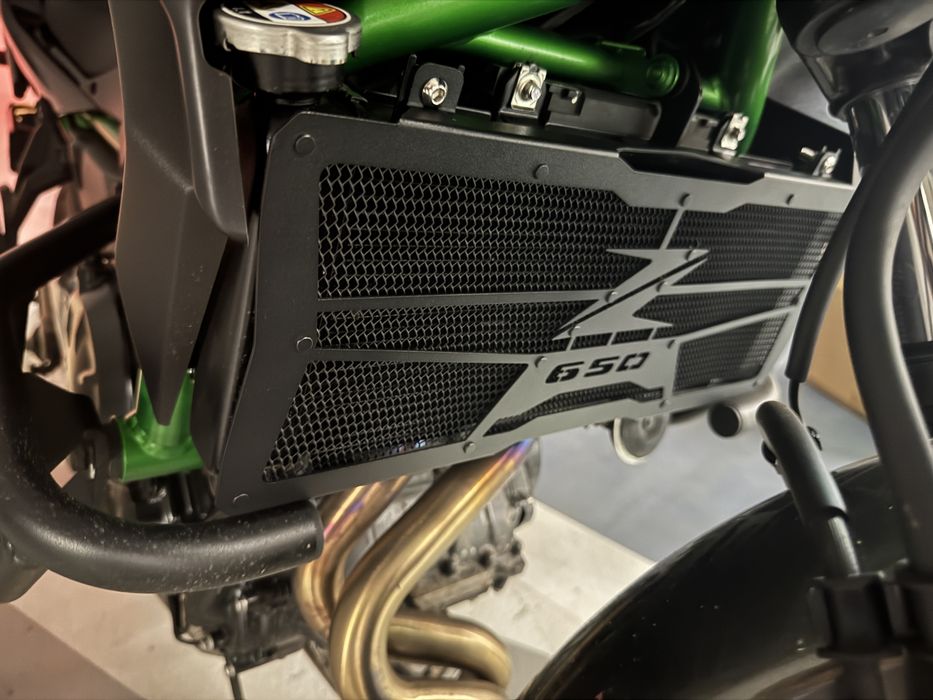 Vand Kawasaki Z650 2024 ca Nou - Garanție, CASCO, Accesorii de Top!
