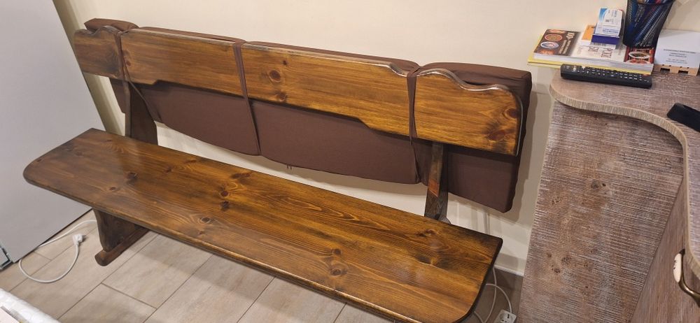 Масивна  дървена  пейка