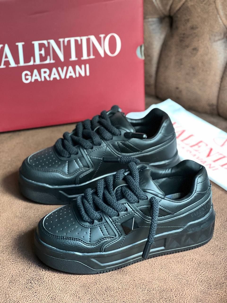 Adidasi valentino garavani
36-40
330 lei