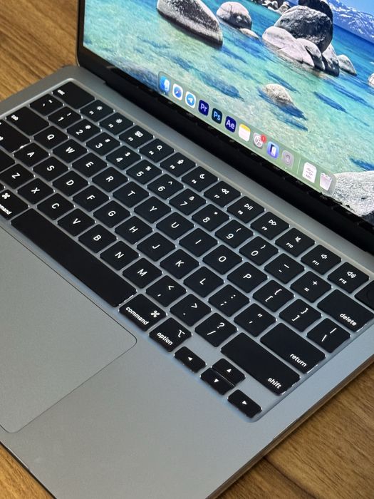 MacBook Air M4 (16/512) как новый 100% емкость