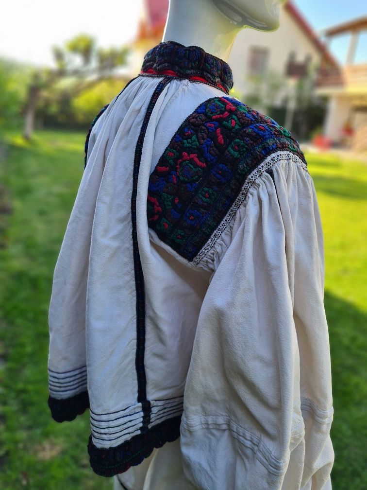 Costum traditional deosebit vechi Oas barbati