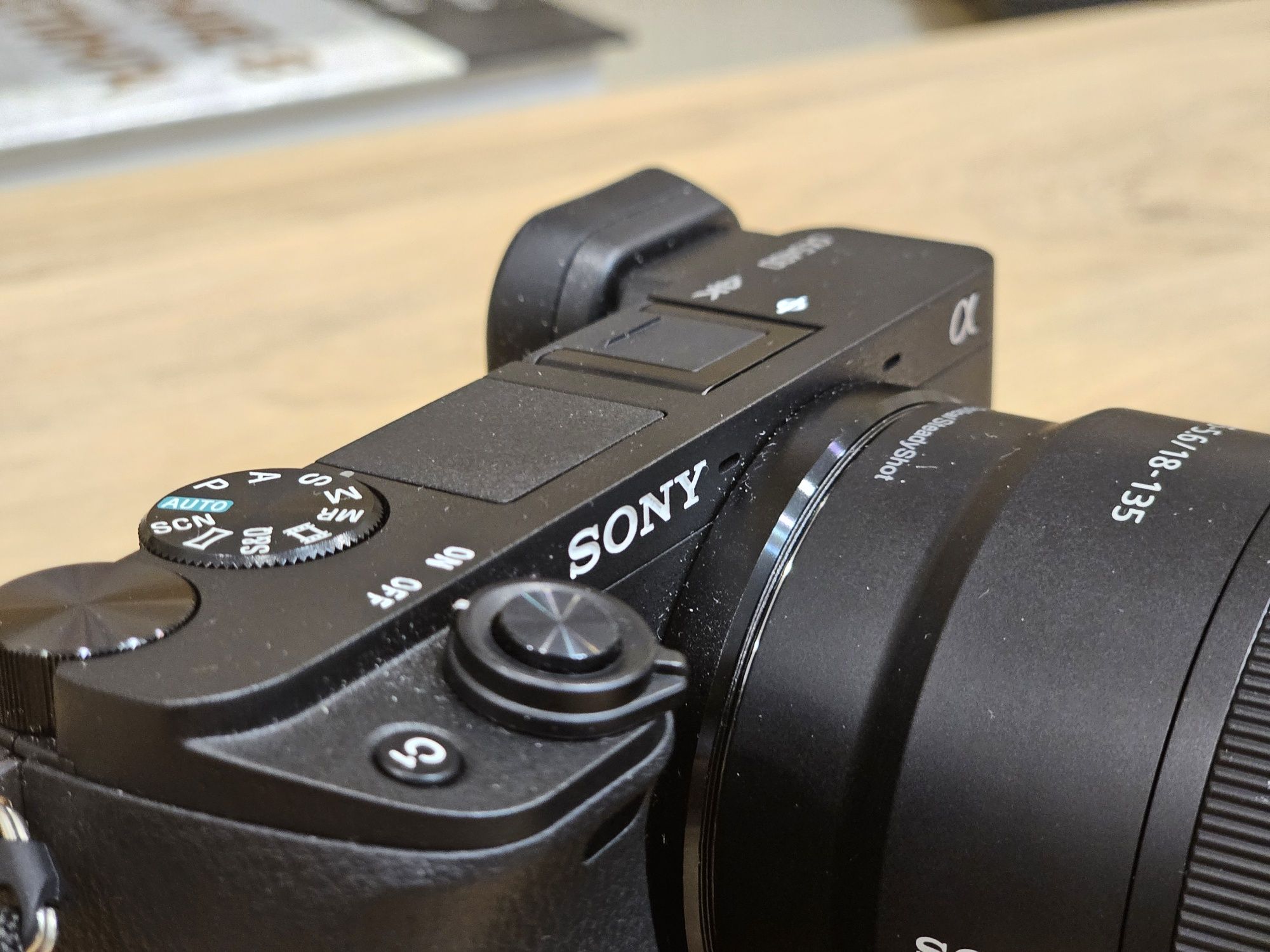 Sony Alpha a6400 в гаранция с 4 обектива, аксесоари
