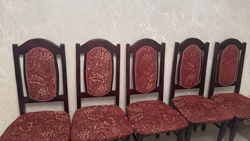 Стулья срочно в отличном состянии Срочно срочно будет уступка