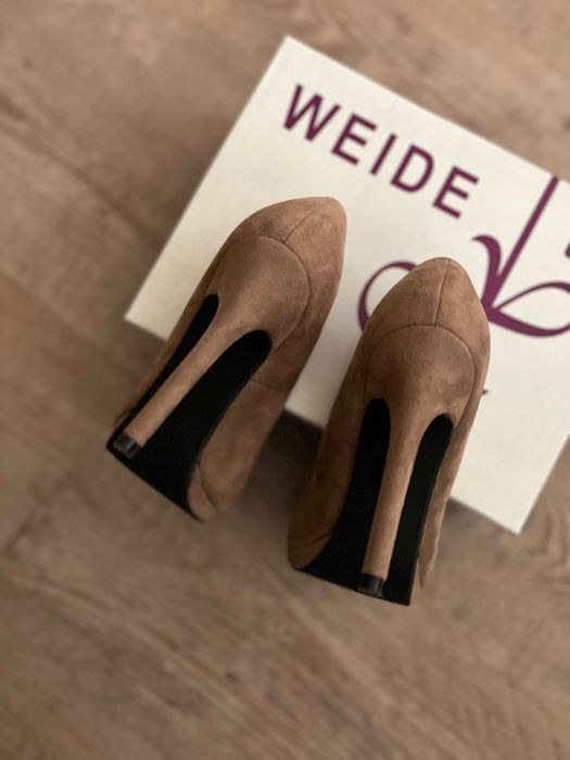 Обувки на висок ток