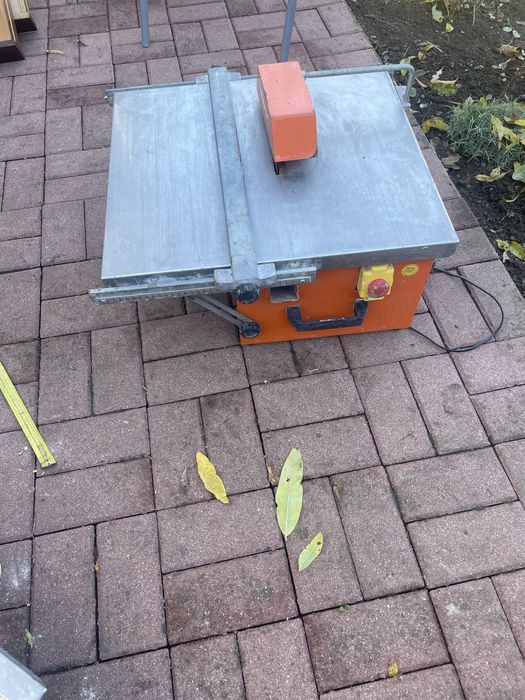 Vand masina electrica de taiat gresie  sau circular pt. lemn.