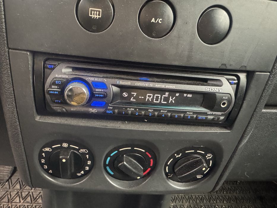 Авторадио Sony с Bluetooth