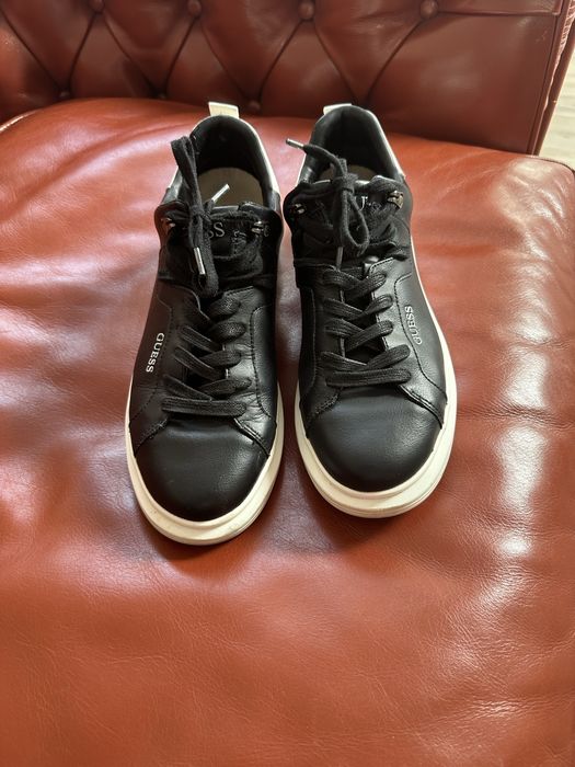 Adidasi Guess, piele naturala, marimea 42, purtati de cateva ori.