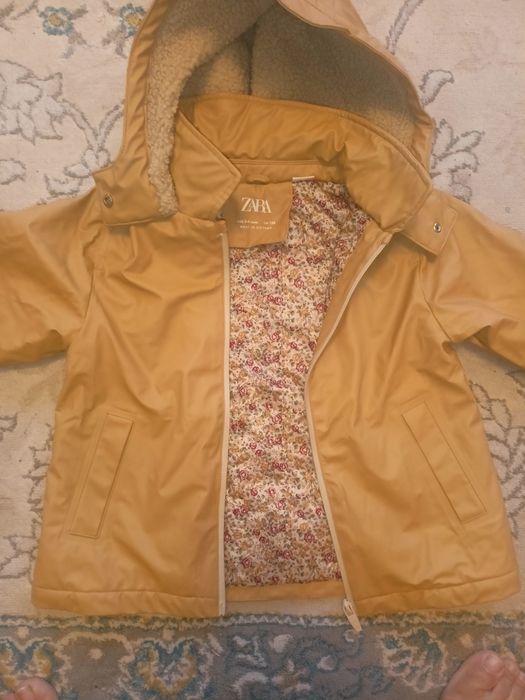 Демисезонная куртка на девочку