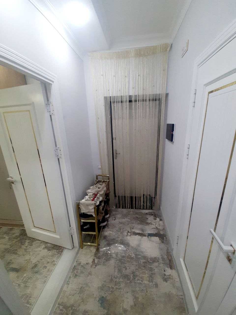 Новостройка 1 хонали шошилинч сотилади. хамма шароити бор