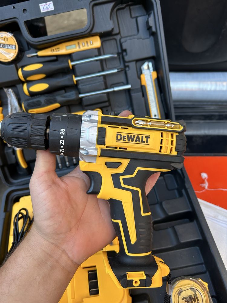 Комплект DeWALT винтоверт