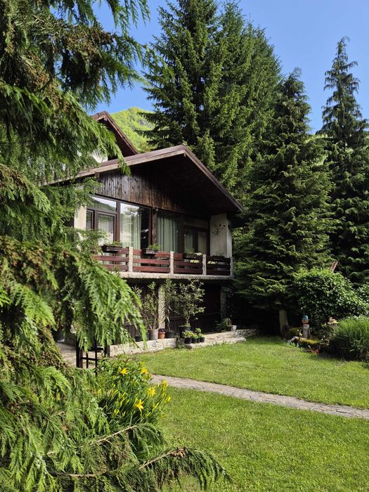 Cabană 18 persoane de închiriat de Revelion în munții Retezat!
