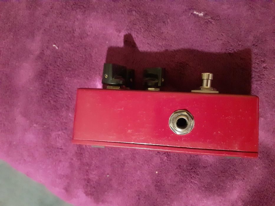 Pedala cu efect si tube amp blues lone wolf