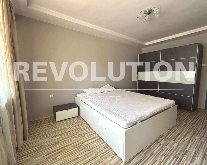 Тристаен апартамент в района на Окръжна болница!