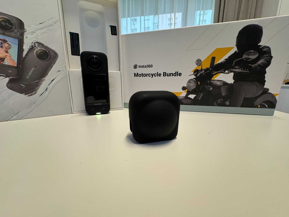 Camera video Insta360 X3 + accesorii originale