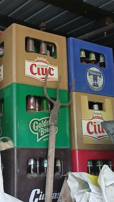 Navete bere cu tot cu sticle. Navete de vin. Navete de suc CocaCola.