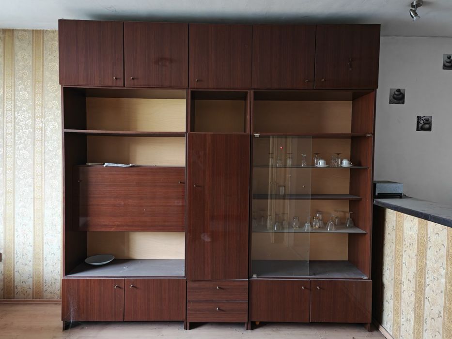 Дървено работно бюро, ракла, рамка за легло и секция