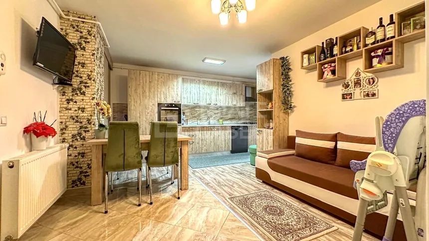 Apartament cu 2 camere decomandat, etajul 1- Marasti