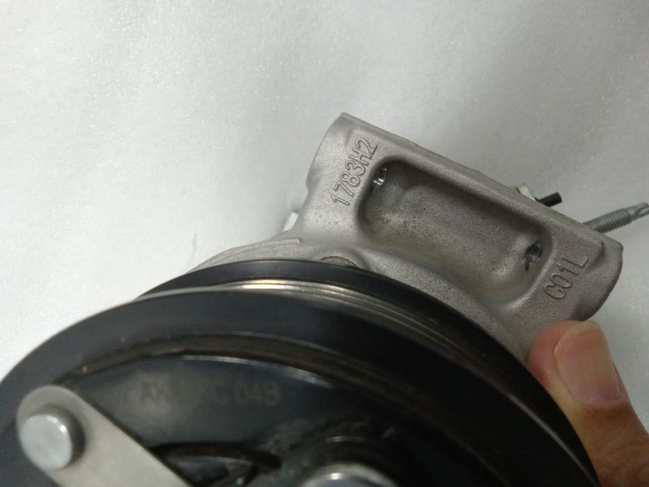 Компрессор для кондиционера авто Малибу.