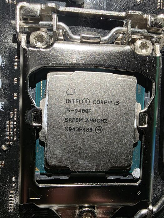 Процесор i5-9400f, Дъно H310CM-DVS, и 2х8гб рам памет