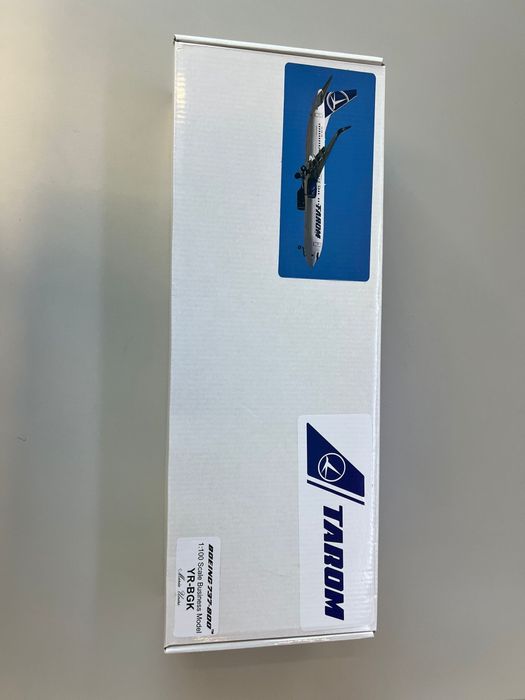 Macheta : Tarom Boeing 737-800 YR-BGK Mihai Viteazul - model 1:100-